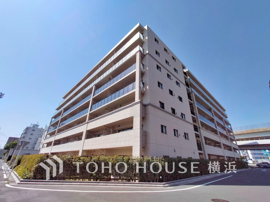陽射しを受けて輝く時間、街灯に照らし出される夕暮れ時。様々なシーンで違った魅力的な表情を見せてくれます。住まう方のプライドを満たすクオリティを備えています。