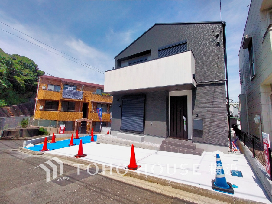 開放感のある角地立地で採光・通風良好です
