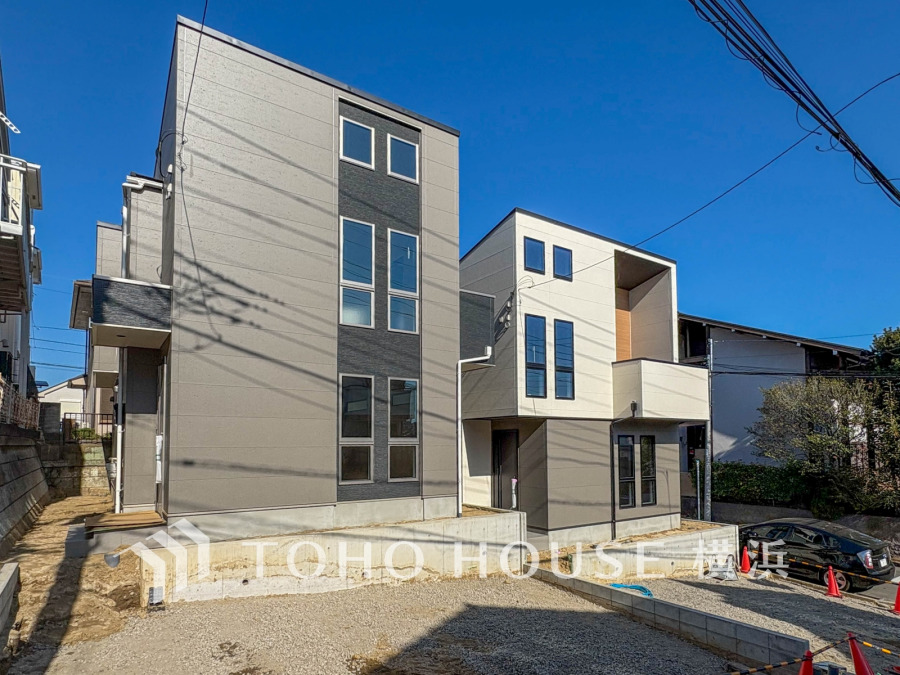 その邸が魅せる、気品・上質・重厚感・極細やかさ、そのすべては訪れた者に安らぎと品性を与える特別な空間です。ここに住むからこそ意味がある。すべての（始まり）をここから迎えます