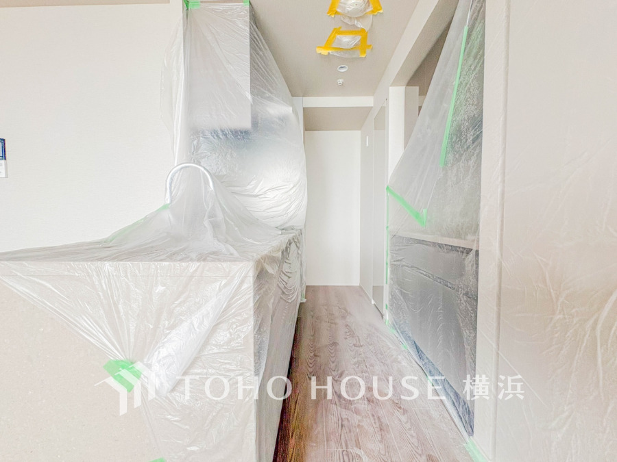 家事動線やリビングとのつながりに配慮し、食事の準備や片付けなどの家事を楽しくするキッチンスペースに仕上げました。毎日使う場所だから気持よく使えて、居心地の良い空間に。