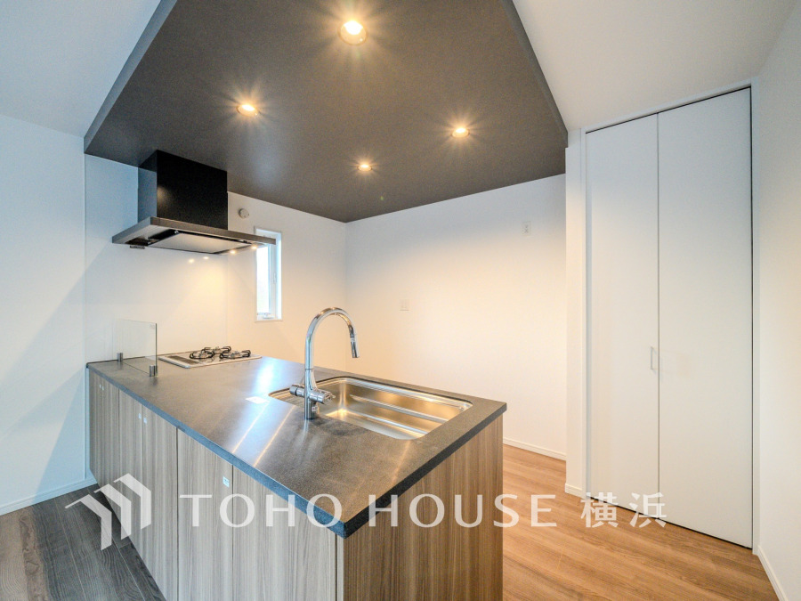 オープンでのびやかな空間を生み出す、こだわりの「広がり」と「ゆとり」。家族と過ごす時間を大切にした住空間♪