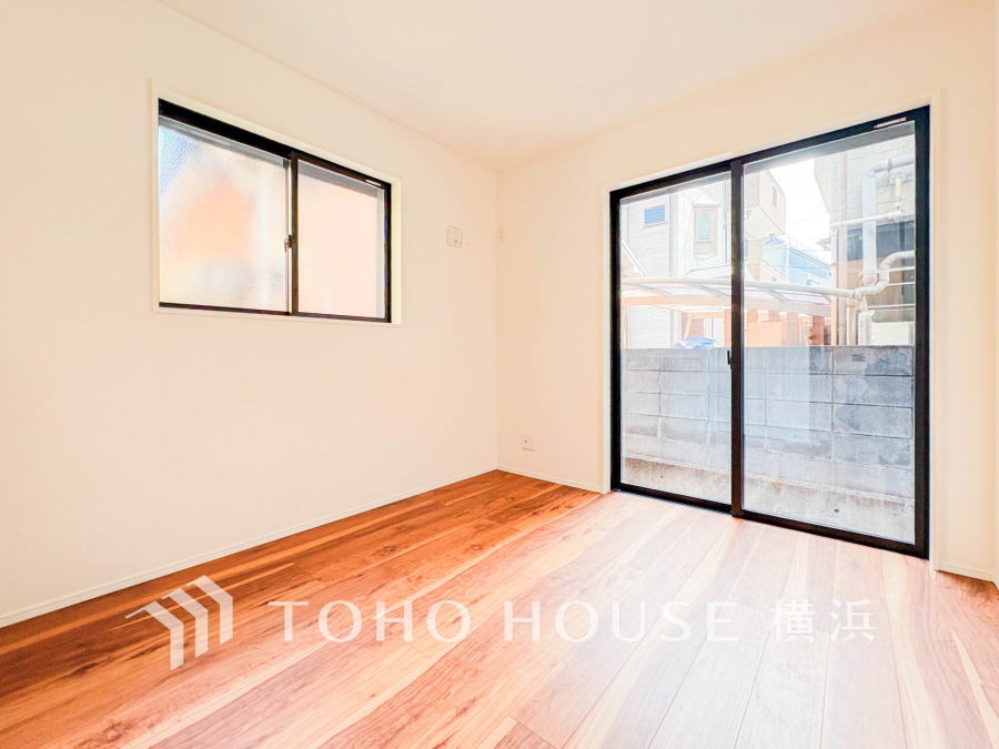 採光もアクセントの一つとして。プライベートルームにはやさしい光が射し込んでいて、この明るい好みの空間で読書をしたり、音楽を聞いたりと一人の時間も充実したものにできます。