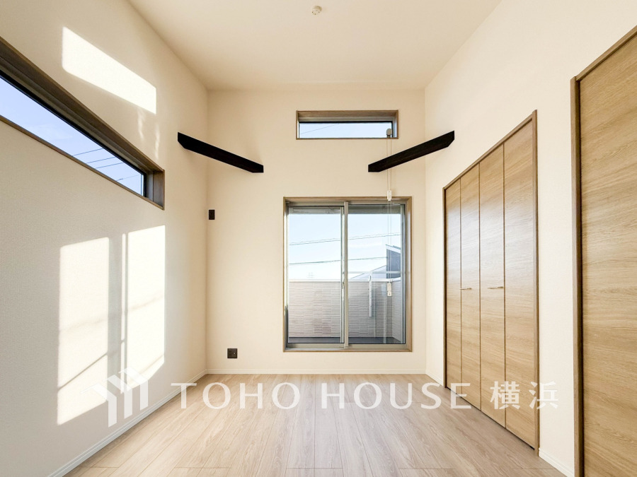 家族一人ひとりの大切なプライベート空間。趣味・感性で個性的に飾って頂けるようシンプルに仕上げてあります。自分時間を充実させながら心豊かなひとときを過ごすための大切な空間。