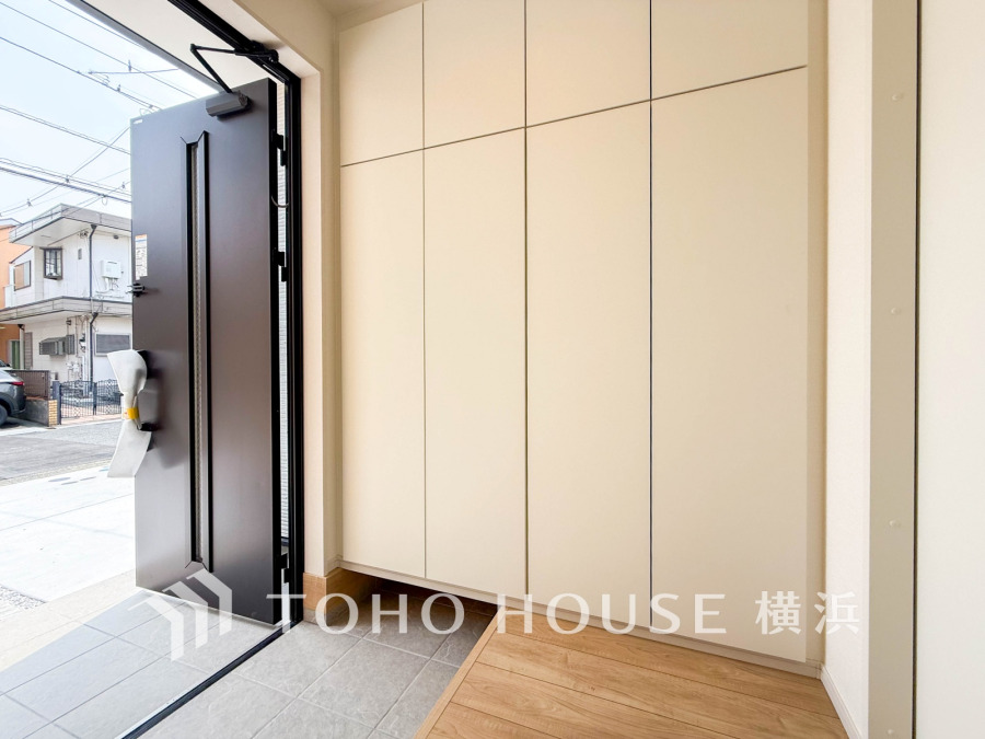 居住者の帰り、訪れる方を優しく迎え、やすらぎに満ちた生活空間を予感させる。健やかな暮らしを楽しめそう。