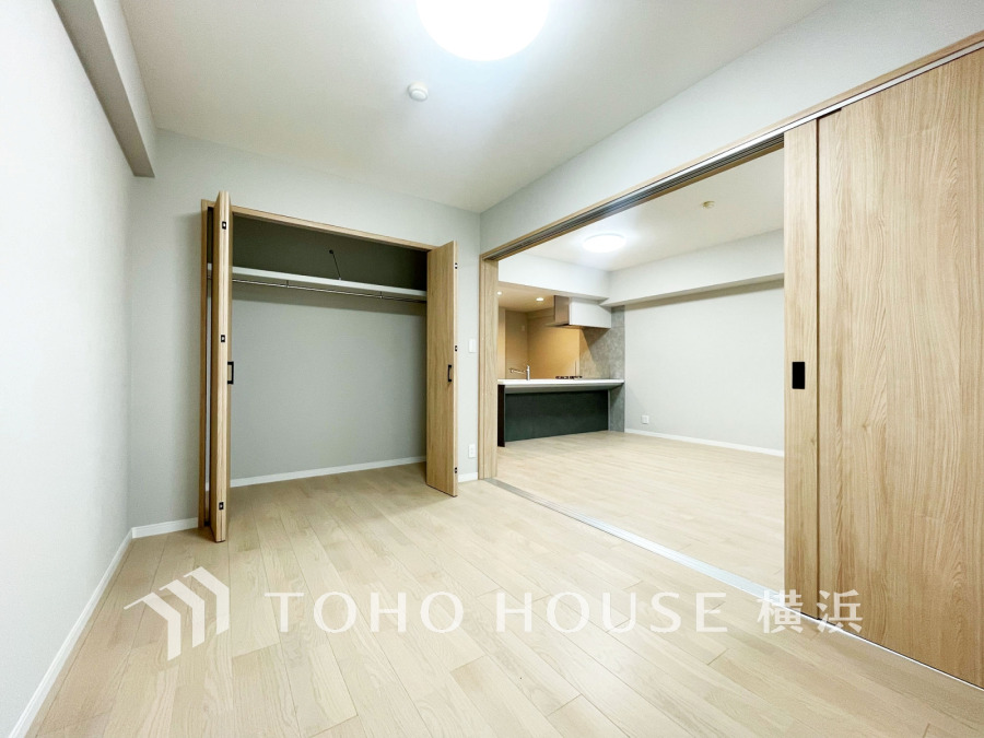 リビングに隣接した洋室は、引き戸を開け放してLDK空間を共有しながら開放的に使うこともできます。
