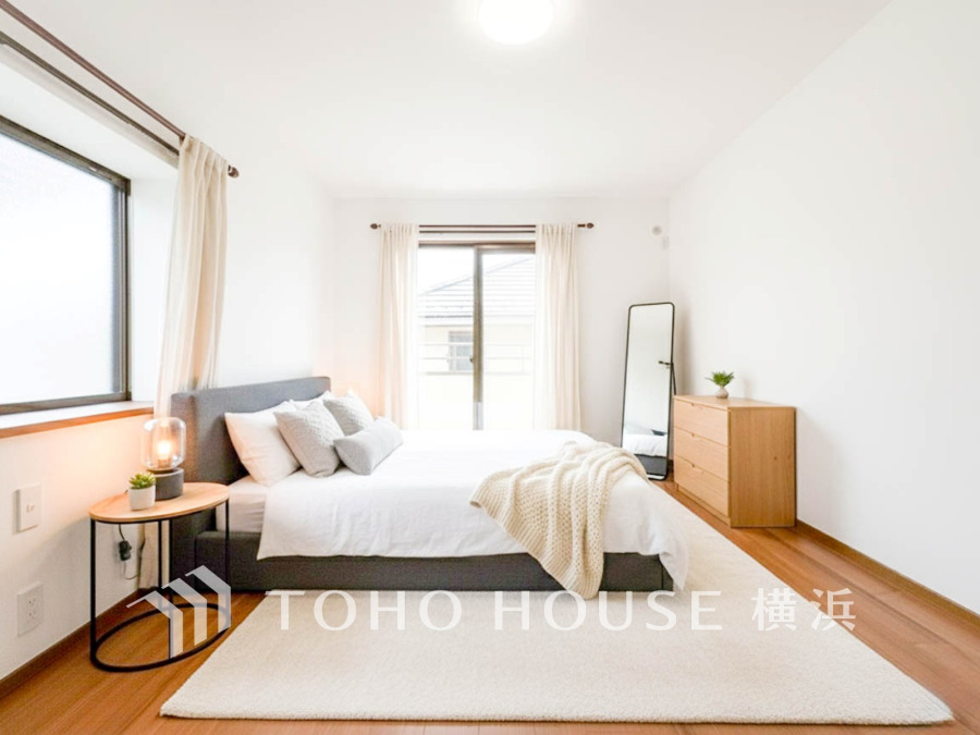 2面採光の明るく爽やかな空間。プライベートな自分時間を快適に過ごせるお部屋です。
