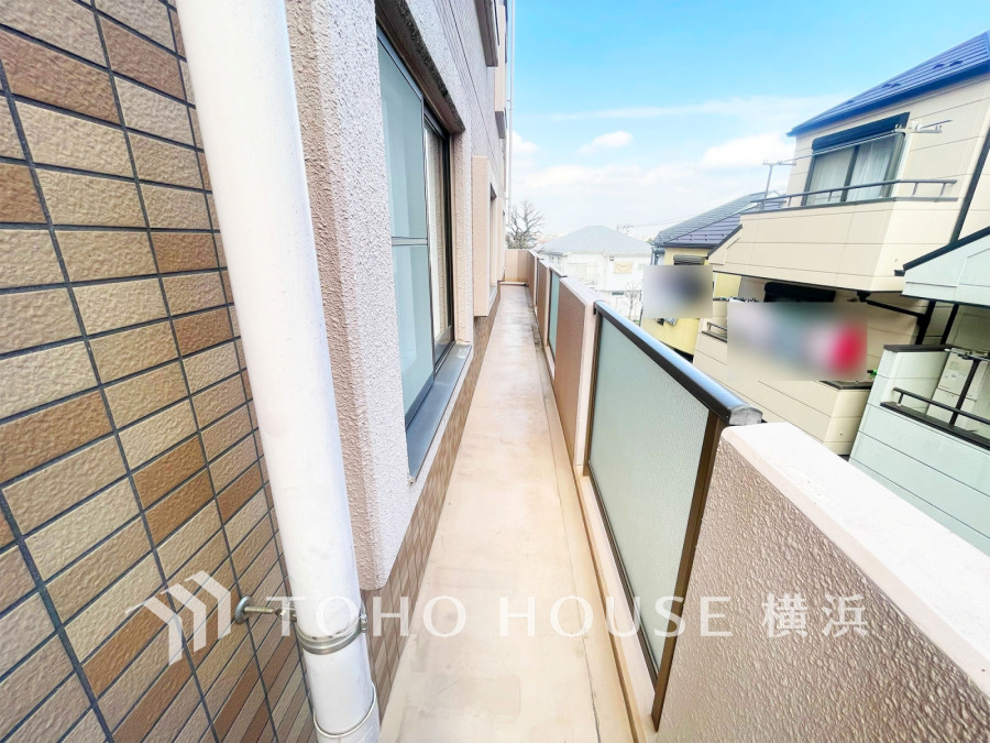 全室がバルコニーに面した4LDKのお住まい。3面をバルコニーに囲まれた開放的な住空間
