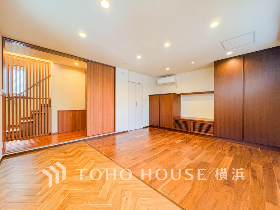 穏やかな寛ぎを届ける上質仕様のゆとりあるお部屋。自分時間を充実させながら心豊かにできるプライベート空間。