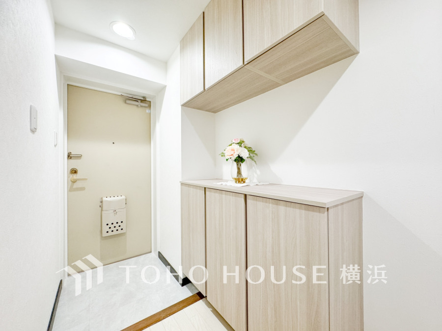 居住者の帰り、訪れる方を優しく迎え、やすらぎに満ちた生活空間を予感させる。健やかな暮らしを楽しめそう。