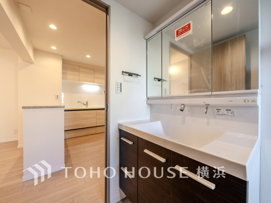 一日の始まりと終わりを心地よく演出してくれる、多彩な機能が備えられたパウダールーム。心地よいリフレッシュ空間です。