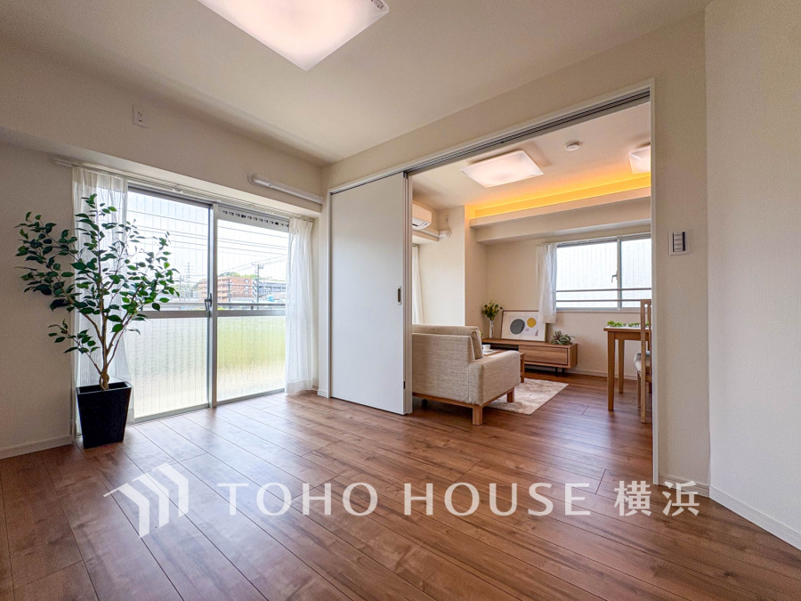 リビングに隣接した洋室は、引き戸を開け放してLDK空間を共有しながら開放的に使うこともできます。
