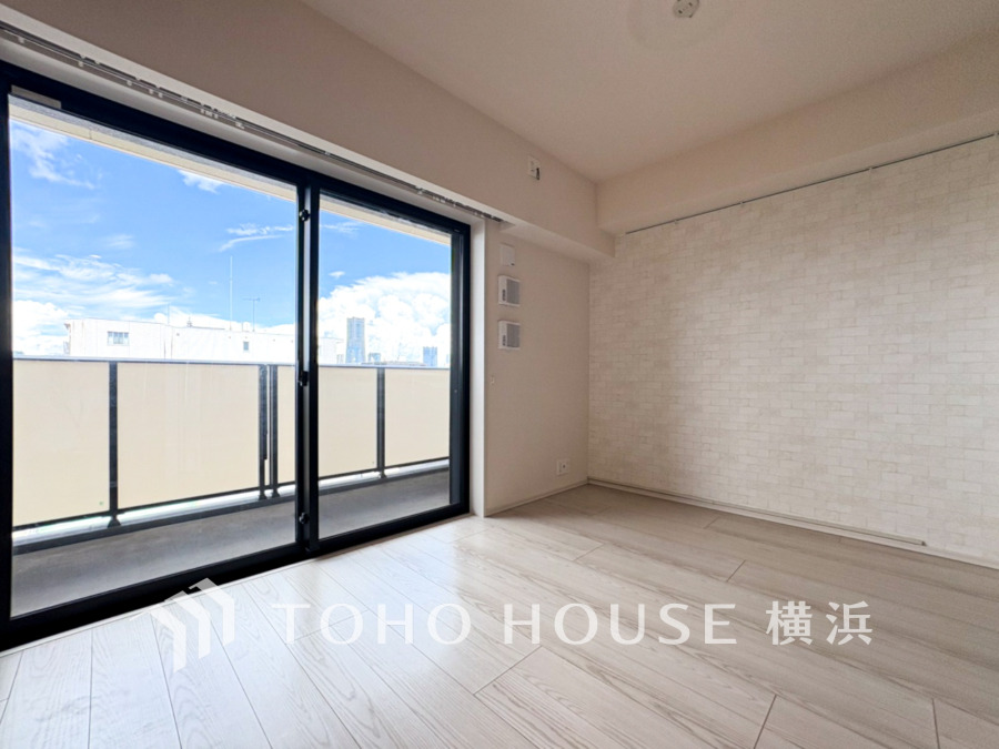 穏やかな風と陽光を導き、プライバシーに配慮された設計プランを採用し、居住性を一段と心地よいものにしています。明るく開放的な空間を演出しております。