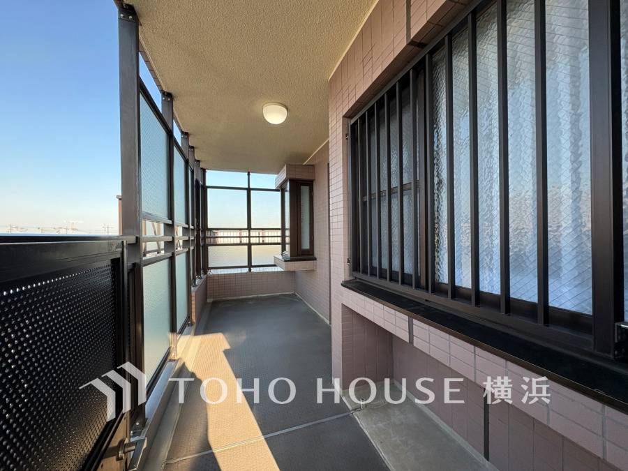 ルーフバルコニーに加えて2カ所のバルコニー付き。南東向きの明るいバルコニーです。