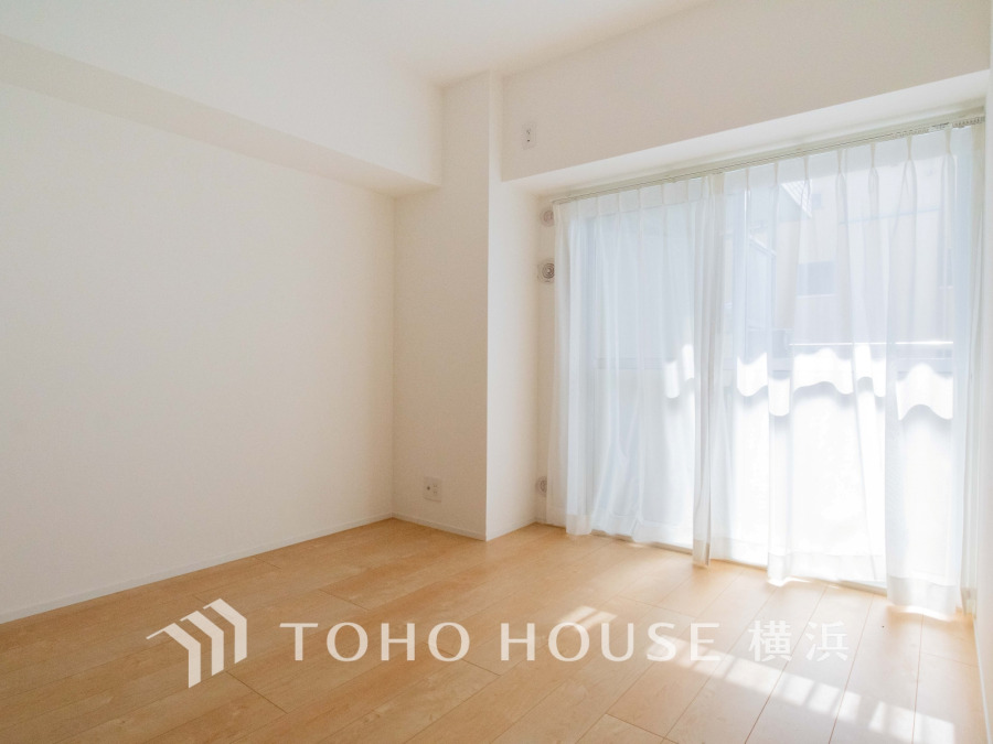 大きな窓からは快適な光を取り入れ、通気性能を上げる事で居心地の良い空間を演出します。多くの時間を過ごす住まいだからこそ、いつも快適な場所であるように心掛けています