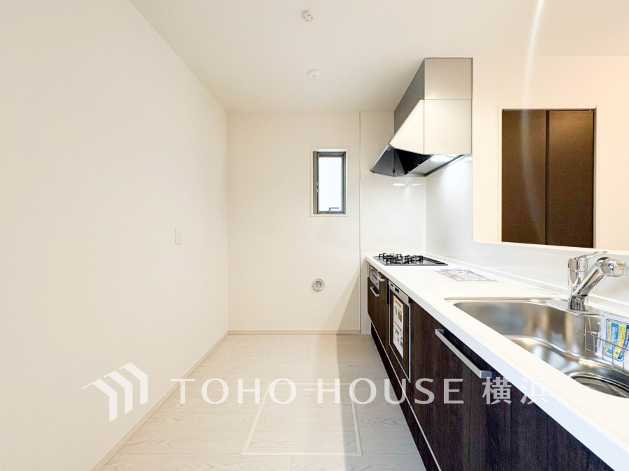 誰もが使いやすいデザインにこだわったキッチン。プライベートスペースを彩るインテリアとしての美と、快適な日常を支える機能性と強さがひとつになったキッチンです。