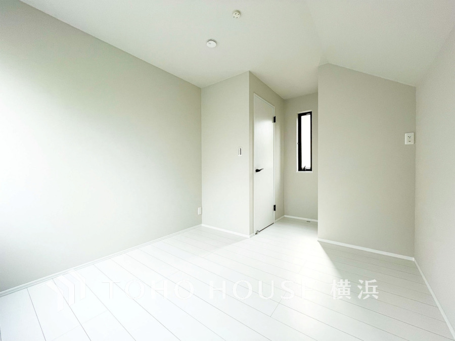 過ぎ行く時間をゆったりと感じることができる落ちついたプライベートルーム。リビングで楽しく過ごした後はゆっくり寛ぎの時間を満喫できます。静かな環境でリラックスタイムを愉しんで。