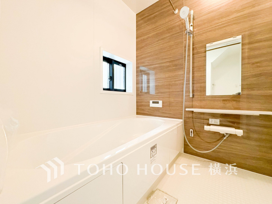 掃除のしやすさ・収納の便利さなど、おふろを使う人、お手入れする人、みんなにとっての「しあわせ性能」を追求したバスルームを採用いたしました。