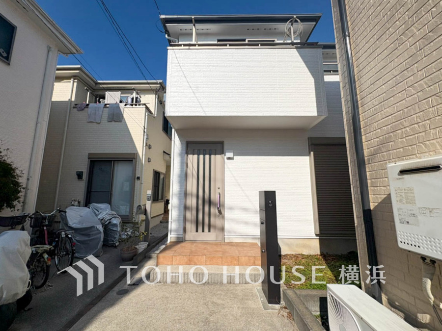 爽やかな青空の下に贅沢なほどに降り注ぐ陽光、豊かな居住性と、クオリティが見事に調和した住空間は、住まうことの喜びを感じさせてくれます。