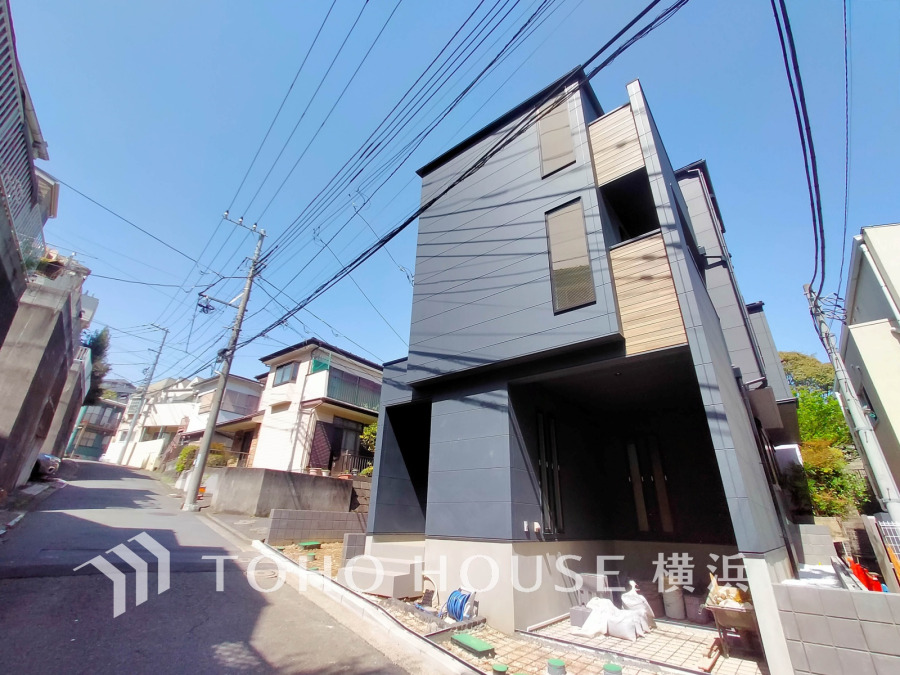 陽射しを受けて輝く時間、街灯に照らし出される夕暮れ時。様々なシーンで違った魅力的な表情を見せてくれます。住まう方のプライドを満たすクオリティを備えています。