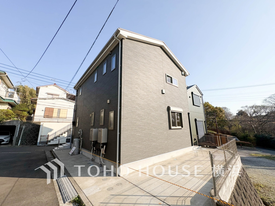 単に見た目や質感の良さだけではなく、建物の基礎や構造といった、目には見えにくい部分にもこだわります。住まいの本質の部分から、住み心地や安全性を見つめ直しました。