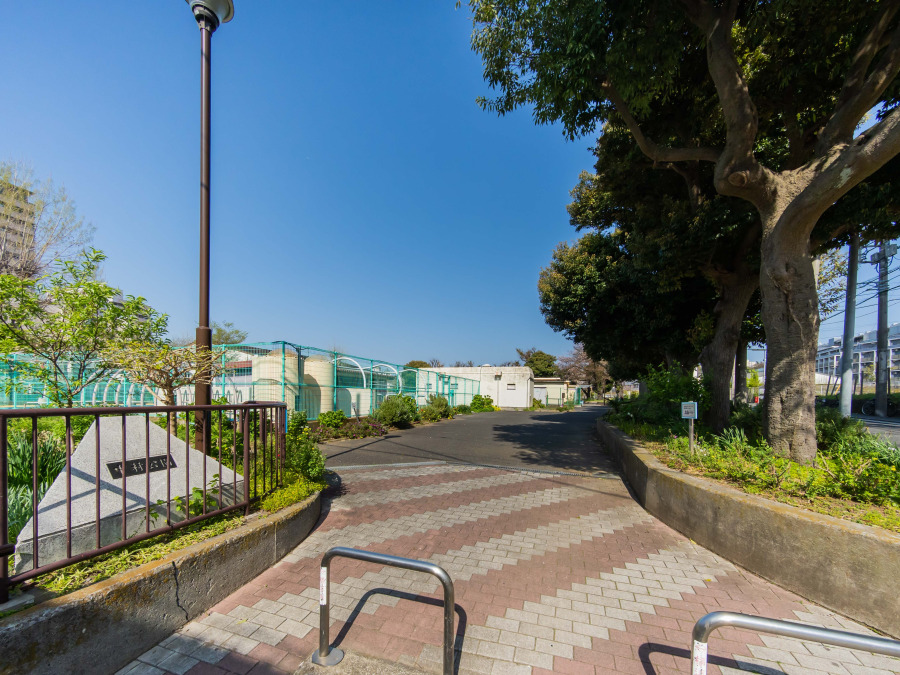 中村公園　約180ｍ