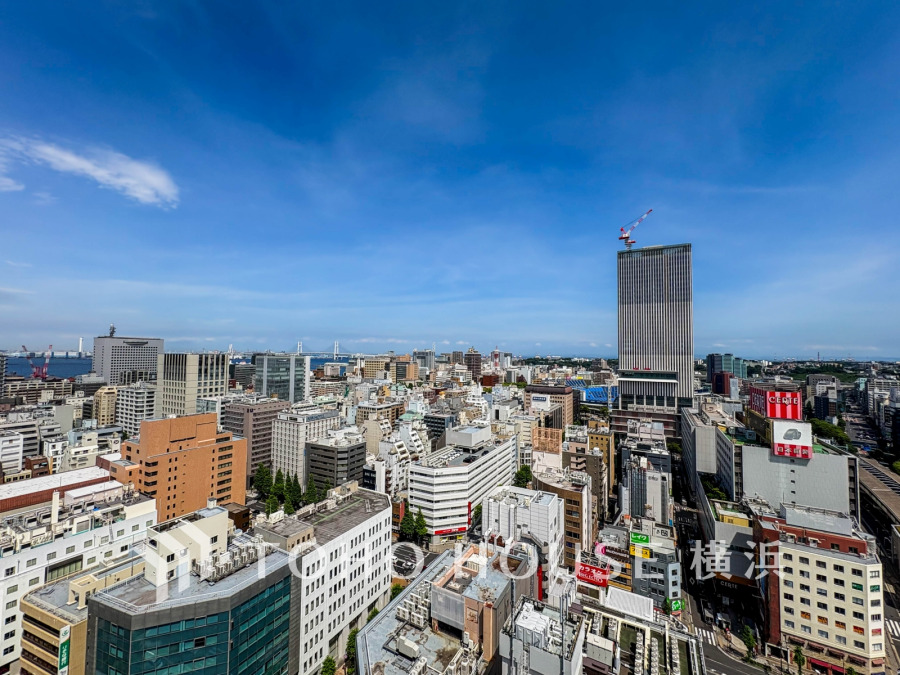 煌く風景を絵画のように。昼も夜も異なる美しさで魅せる景色は、日常に癒しと潤いを与えてくれることでしょう。