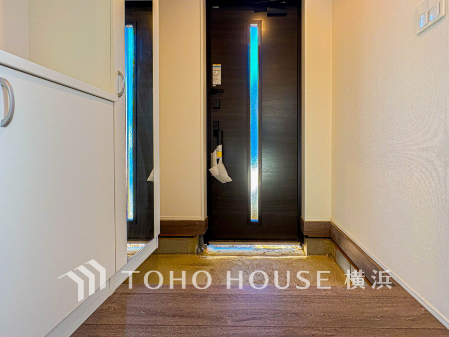 清潔感溢れる玄関がお出迎えする本邸宅の物語は、ここから始まる日常を期待させます。この場所には「希望」と「優越」で包み込んでくれる「特別」な空間があります。