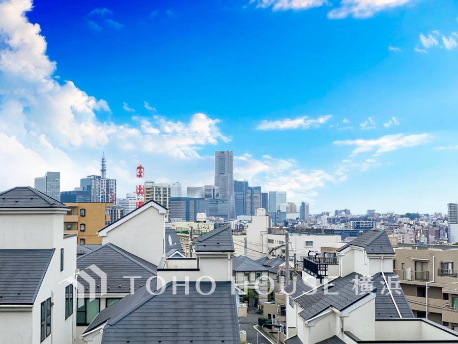 ランドマークタワーを望む眺望。横浜に住まう喜びを感じる景色です。