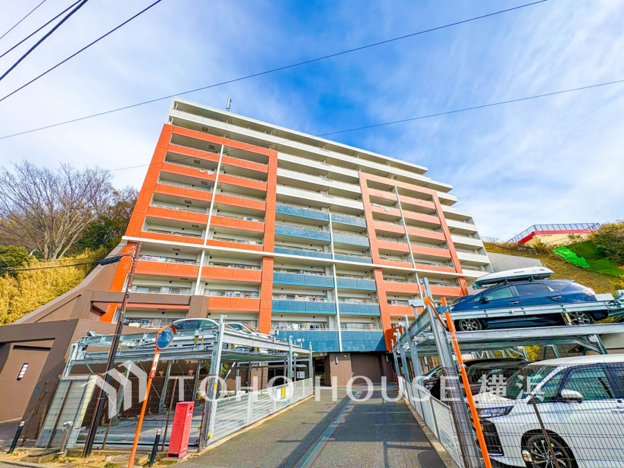 穏やかな風と陽光を導き、プライバシーに配慮された設計プランを採用し、居住性を一段と心地よいものにしています。周辺環境とのコラボレーションにより明るく開放的な空間を演出。