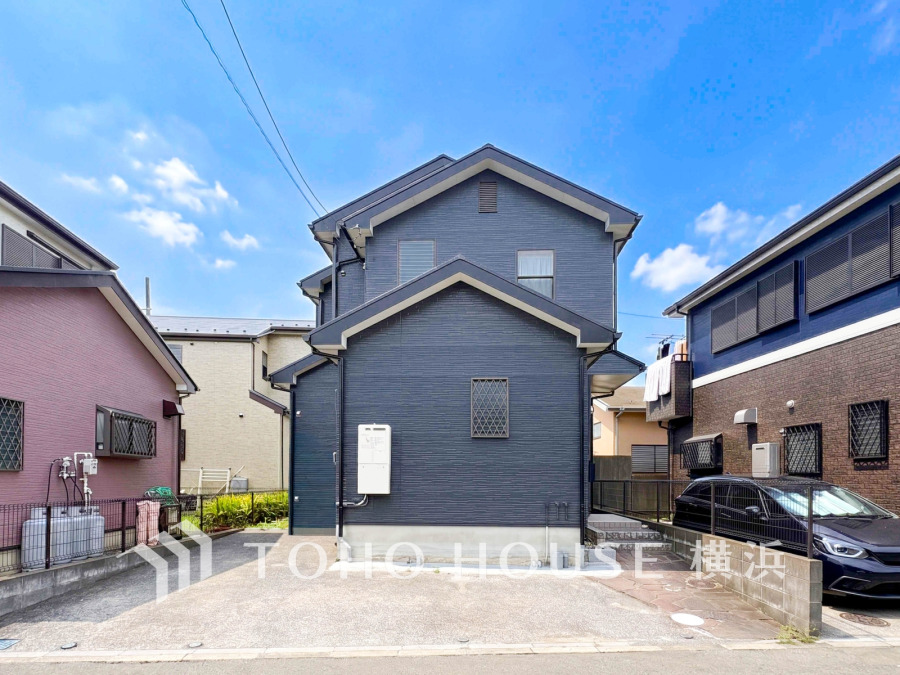 爽やかな青空の下に贅沢なほどに降り注ぐ陽光、豊かな居住性と、クオリティが見事に調和した住空間。