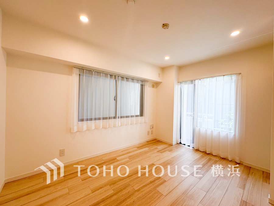 穏やかな風と陽光を導き、プライバシーに配慮された設計プランを採用し、居住性を一段と心地よいものにしています。明るく開放的な空間を演出しております。