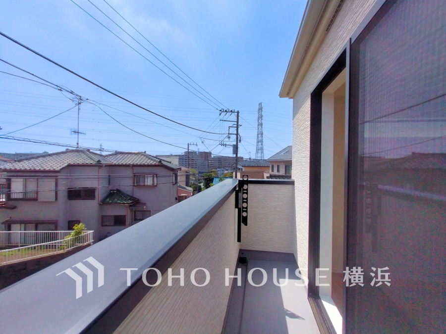 気持ちのいい空が見渡せるバルコニー。爽やかな風を感じて、心躍る素敵な暮らしがはじまります。
