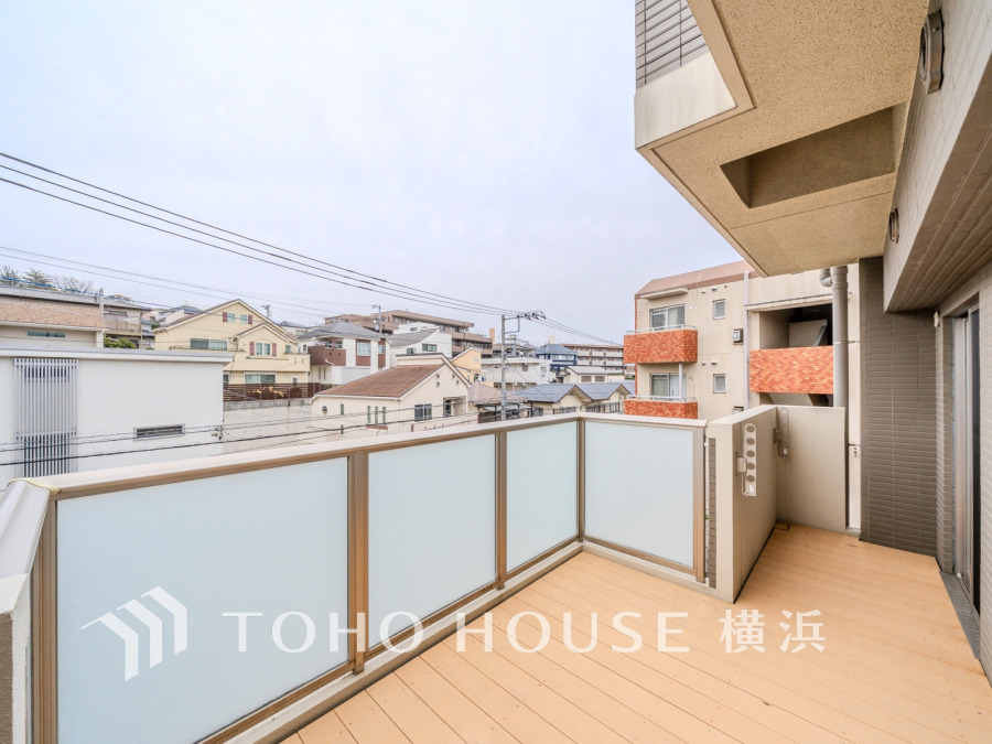 手を伸ばせば、ふれることが出来そうな環境が、そのままインテリアになったような開放的な空間。