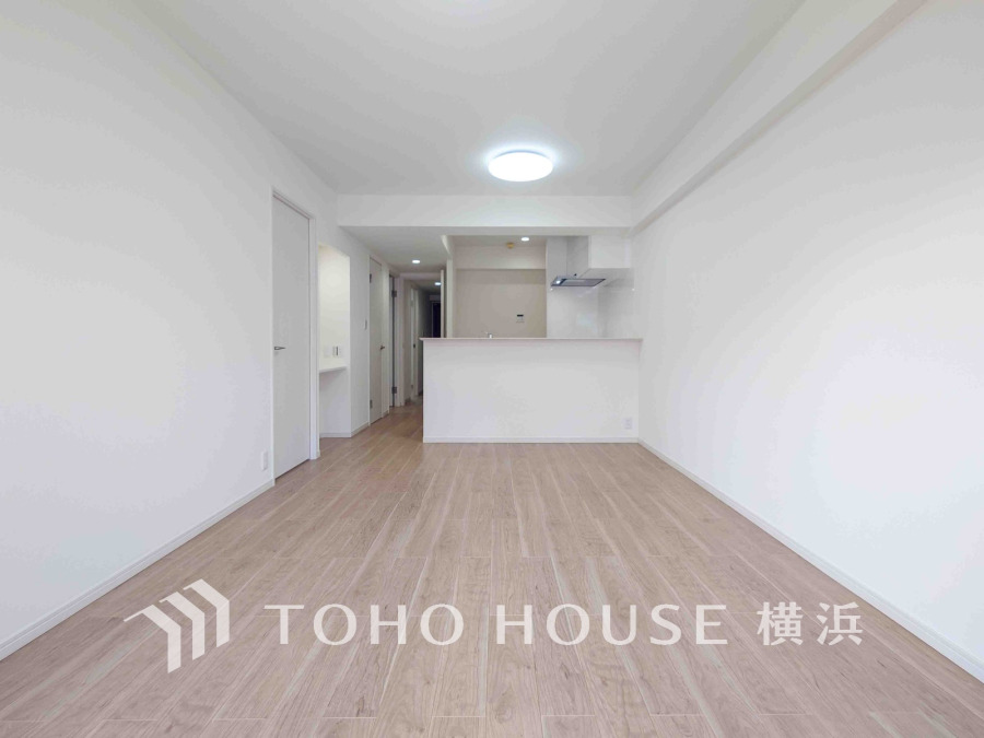 光と風が溢れる開放的なリビングダイニングには自然と家族みんなが集まってきます。明るく穏やかな空気の中で飲んだり、食べたり、笑ったり。