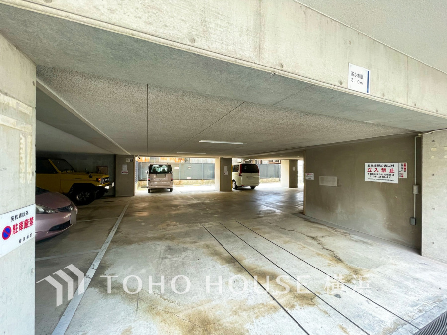 敷地内駐車場（空き状況等は、担当までお気軽にお尋ねください）