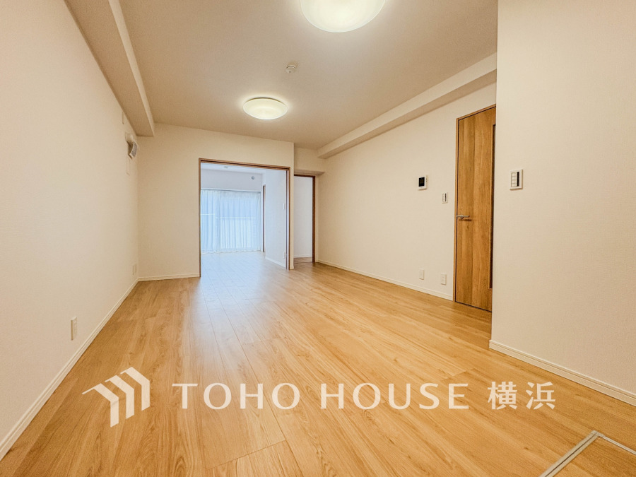 豊かな光が照らすこの場所は、たわいもない会話を楽しみ、ゆったりとした時間を過ごす場所。この場所から、家族の記憶が紡がれるでしょう。