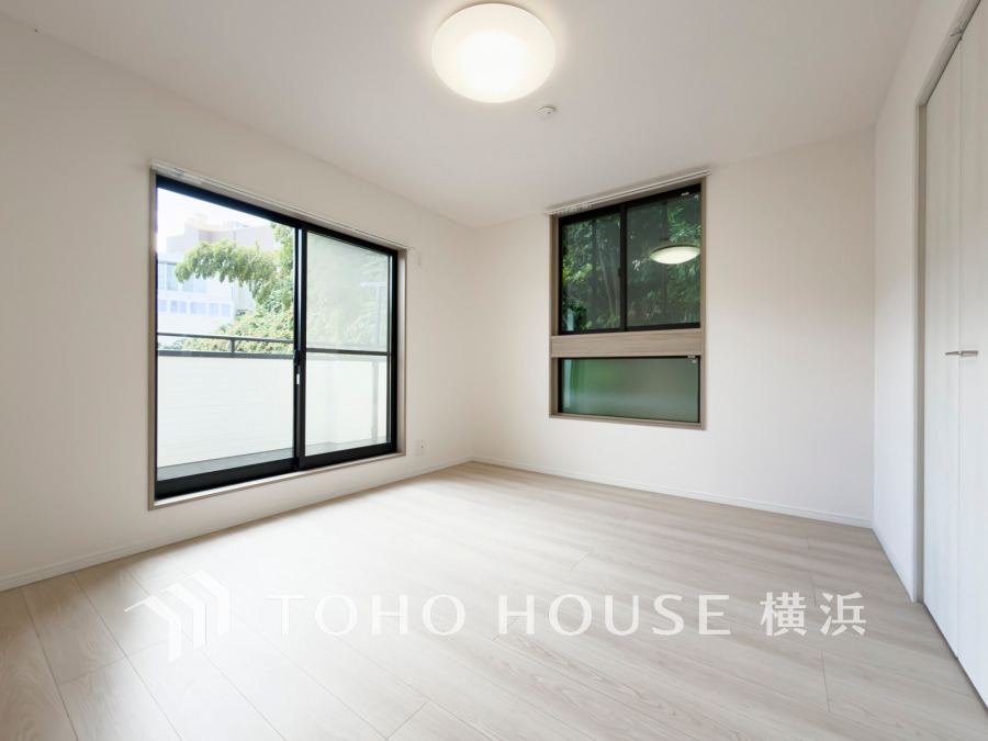 1日の疲れを癒し、心地よく寛げるようゆったりとした広さを確保しています。プライベートタイムをより優雅に穏やかに…。落ち着いた雰囲気を紡ぎます。