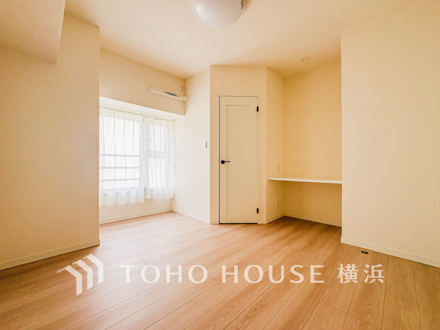 大きな窓からは快適な光を取り入れ、通気性能を上げる事で居心地の良い空間を演出します。多くの時間を過ごす住まいだからこそ、いつも快適な場所であるように心掛けています。