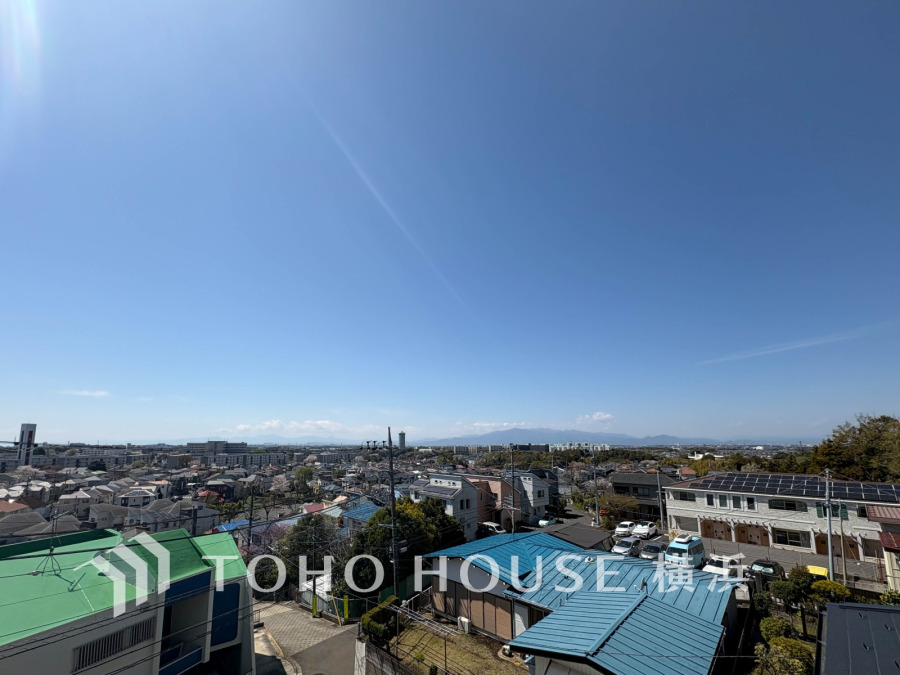 開放感があり、遮るものもなく気持ちのいい景色が広がります。お部屋にも爽やかな風と暖かく柔らかな日差しが差し込み、毎日の暮らしを豊かに彩ります。