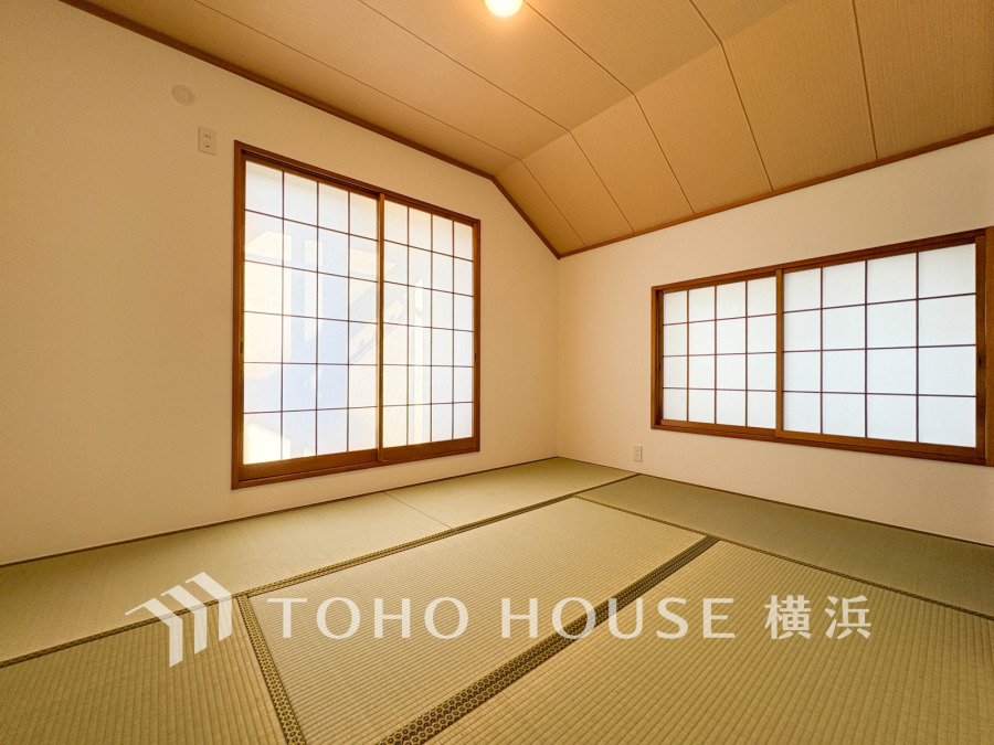 伝統的な日本情緒のある、温かみと落ち着きが感じられる和室です。