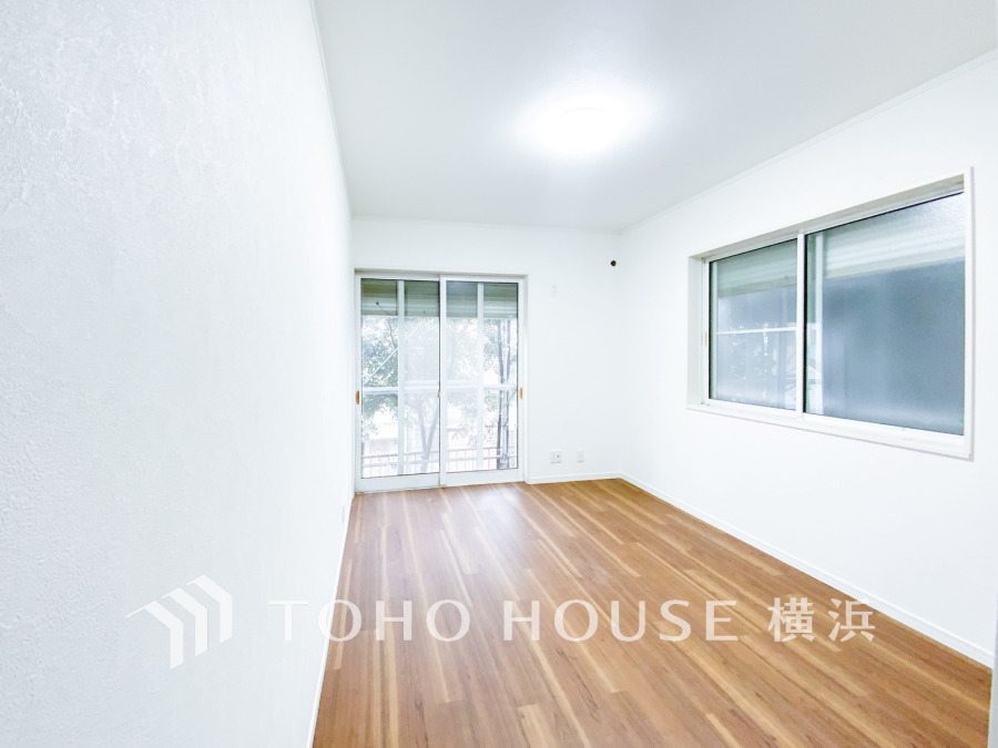 採光もアクセントの一つとして。プライベートルームにはやさしい光が射し込んでいて、この明るい好みの空間で読書をしたり、音楽を聞いたりと一人の時間も充実したものにできます。