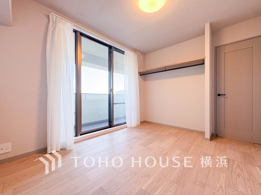 穏やかな風と陽光を導き、プライバシーに配慮された設計プランを採用し、居住性を一段と心地よいものにしています。明るく開放的な空間を演出しております。