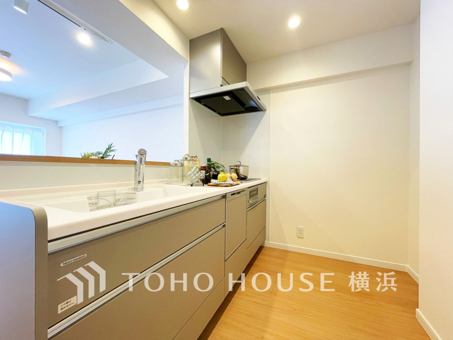 新規交換されたシステムキッチン。充分な広さも確保したキッチン空間です。
