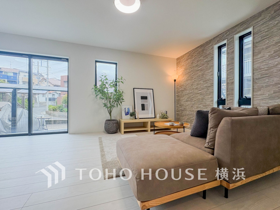 太陽の恵みを受けた明るい空間。吹きぬける風を感じながら爽やかで風通しの良い暮らしが叶います。
