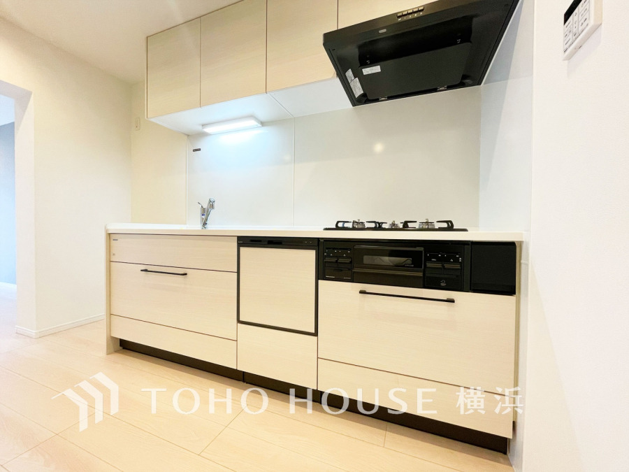 プライベートスペースを彩るインテリアとしての美と、快適な日常を支える機能性と強さがひとつになったキッチンです。開放的でゆとりある空間で、是非自慢の腕を振るって下さい☆。