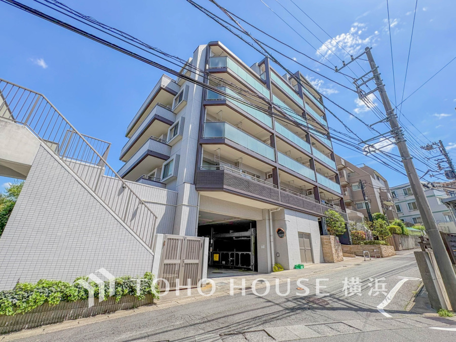 陽当たり良好な、安心のオートロック付きマンション。閑静な住宅街に立地しています。
