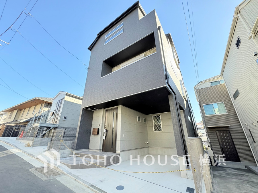 穏やかな風と陽光を導き、プライバシーに配慮された設計プランを採用し、居住性を一段と心地よいものにしています。周辺環境とのコラボレーションにより明るく開放的な空間を演出。