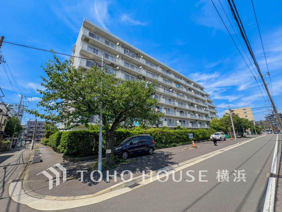 穏やかな風と陽光を導き、プライバシーに配慮された設計プランを採用し、居住性を一段と心地よいものにしています。周辺環境とのコラボレーションにより明るく開放的な空間を演出。