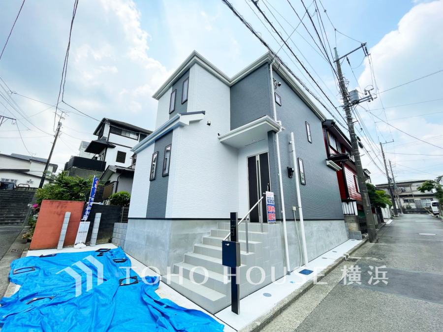 風を感じ青い空から太陽の恵みを感じる温もり溢れる佇まい。住む人を映し出す洗練された佇まいは、いつまでも輝き続けながらいつしか街の風景に溶け込んでいきます。