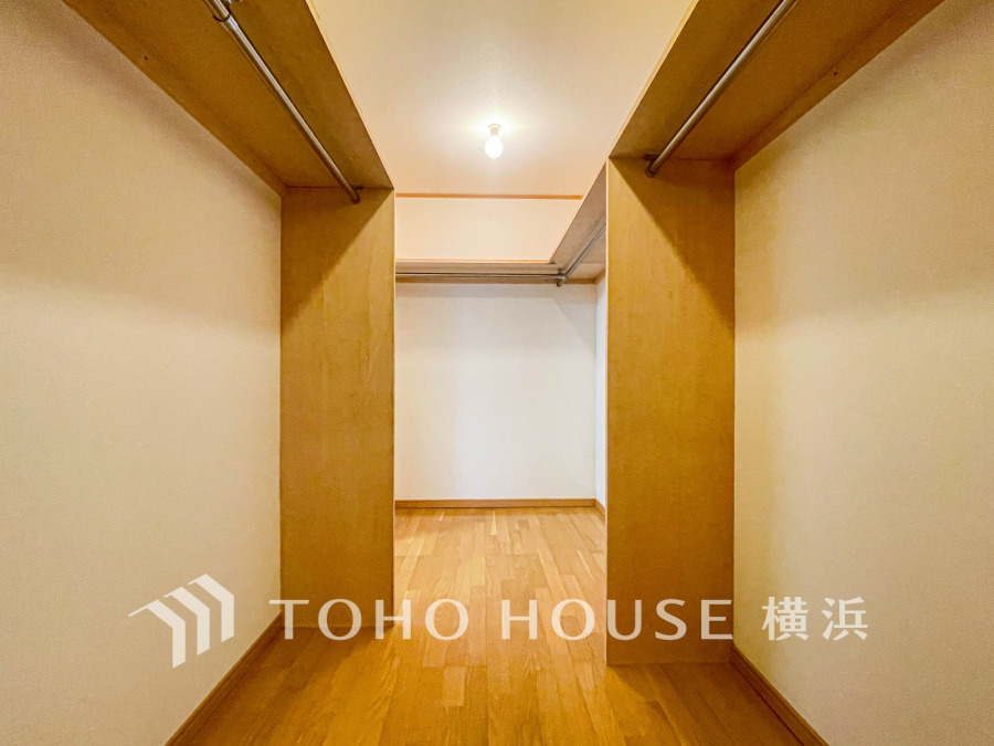 ウォークインクローゼットは家族みんなの衣類が収納できるよう広めに設計してあります。

